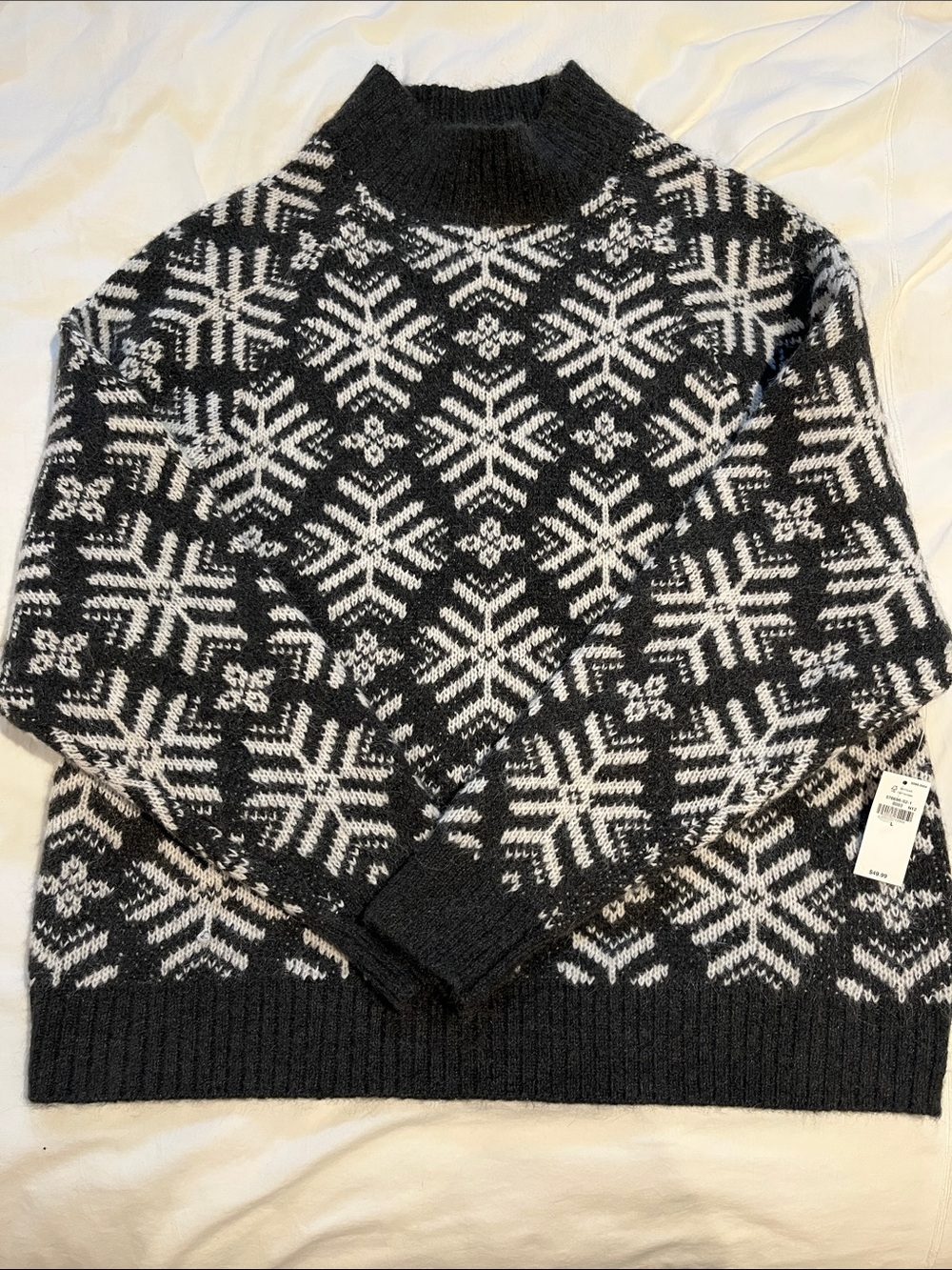 NWT Old Navy wool blend snowflake sweater L